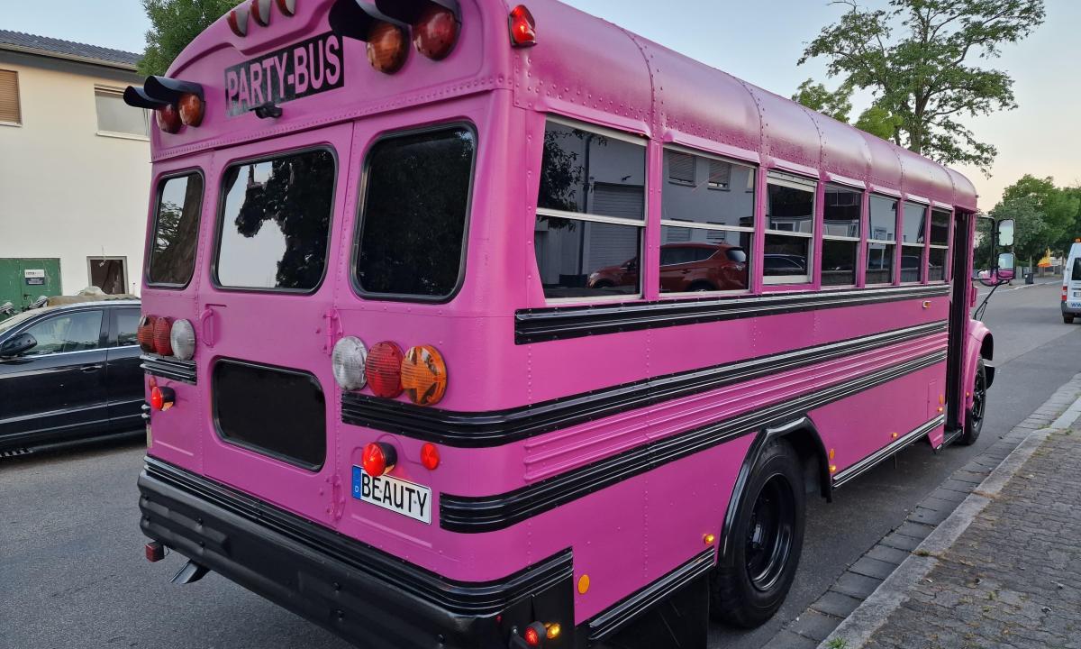Köln Pretty in Pink Partybus
