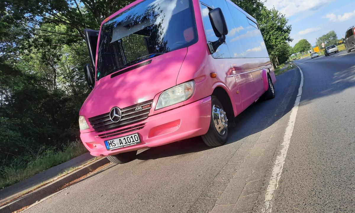 Gelsenkirchen Pretty in Pink Partybus