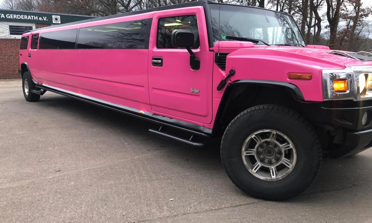 Essen Pretty in Pink Hummer Limousine