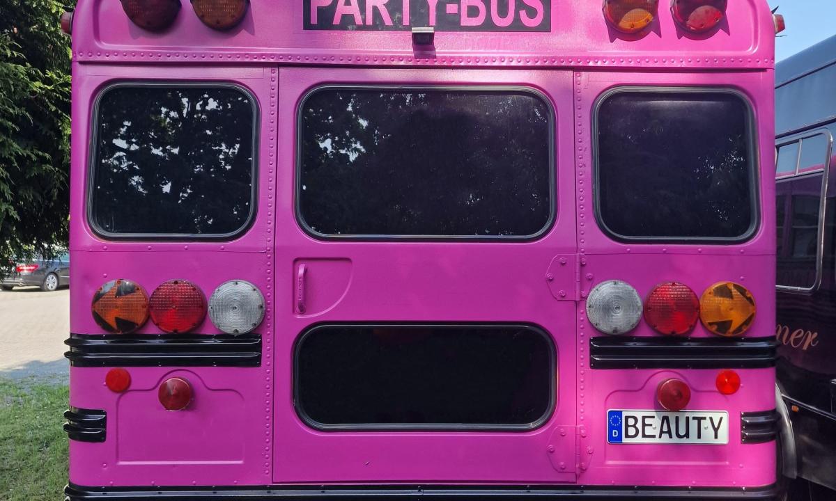 Düsseldorf Pretty in Pink Partybus