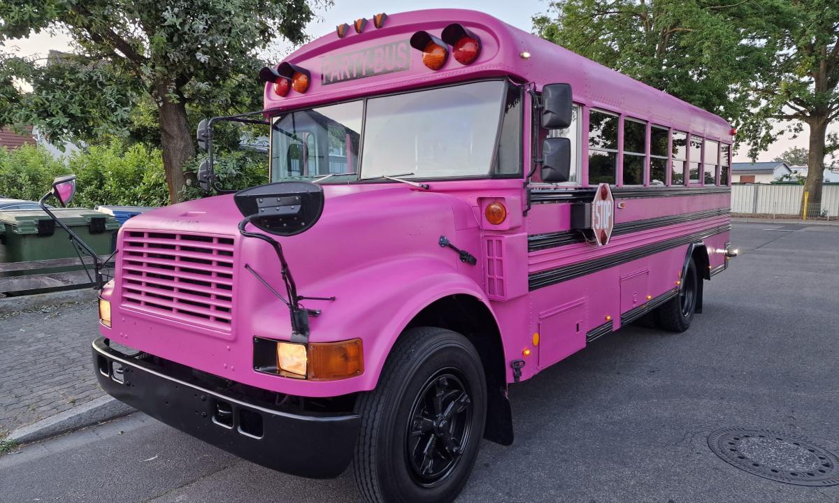 Düsseldorf Pretty in Pink Partybus