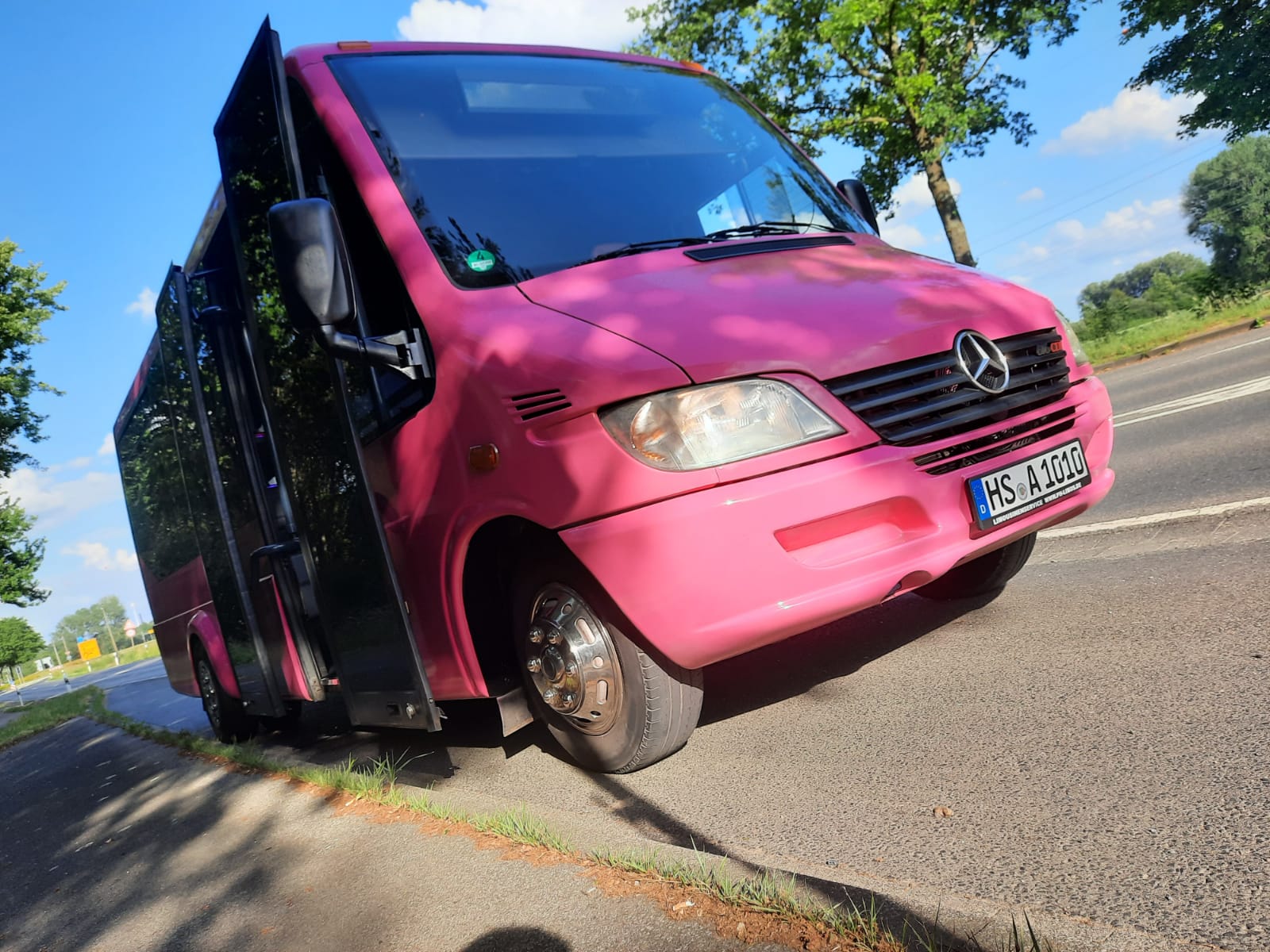 Dortmund Pretty in Pink Partybus